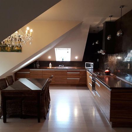 Utulny Apartman V Bratislava 15 Экстерьер фото