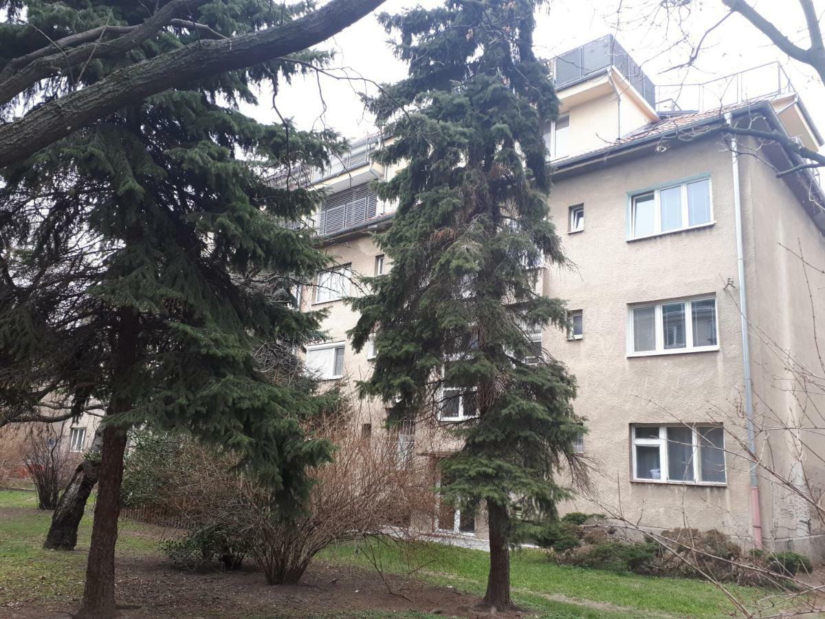 Utulny Apartman V Bratislava 15 Экстерьер фото