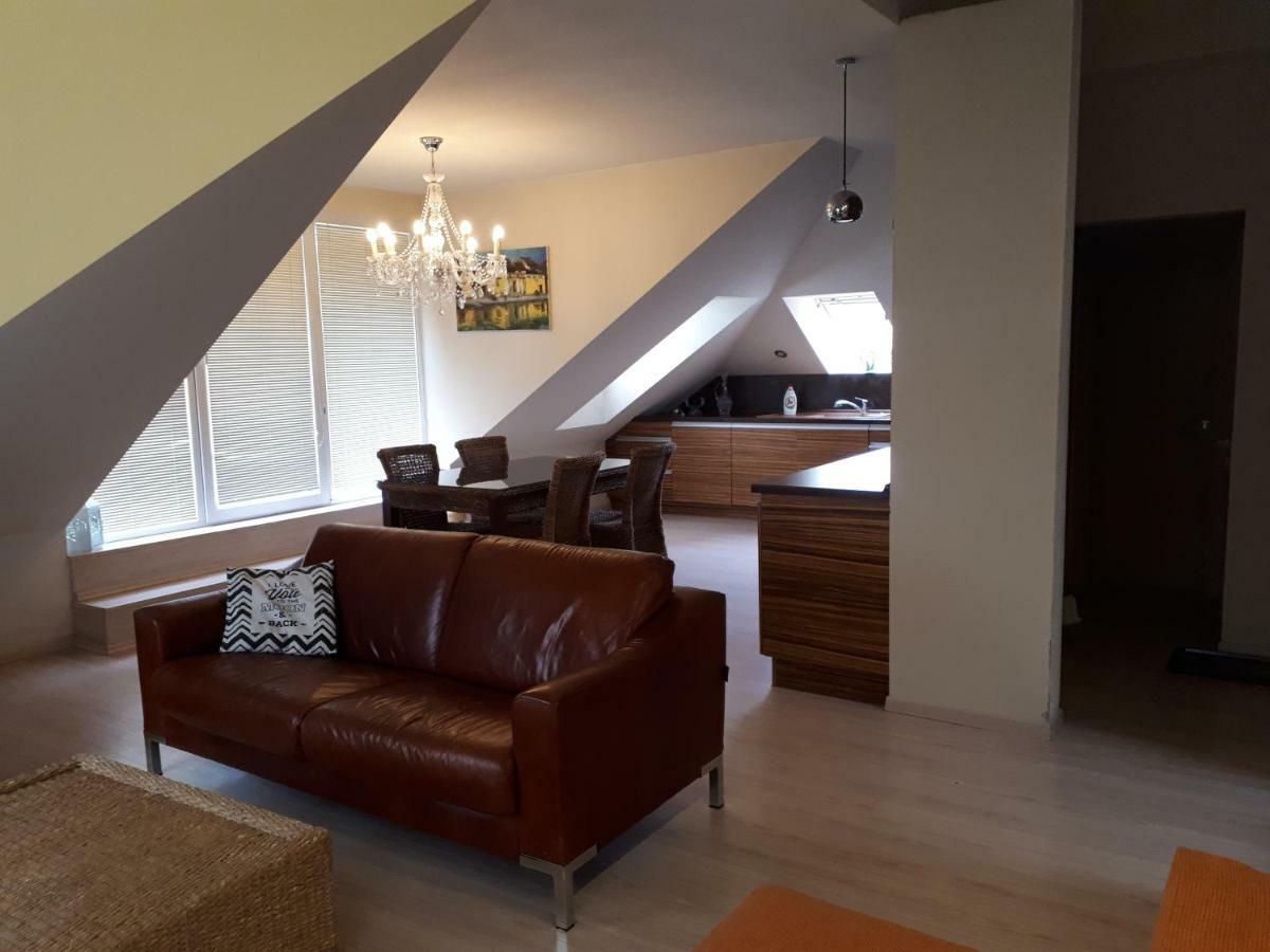 Utulny Apartman V Bratislava 15 Экстерьер фото